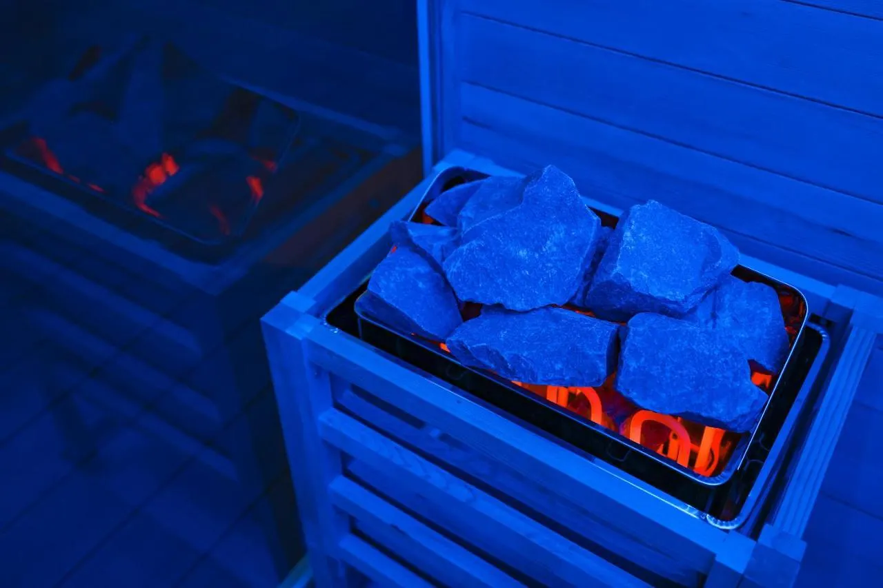 Villa Pino With Pool, Sauna & Jacuzzi 돈제페트레케인