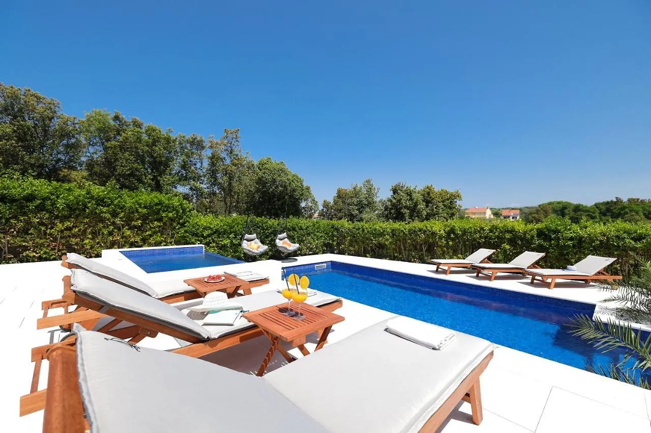 Villa Pino With Pool, Sauna & Jacuzzi 돈제페트레케인 크로아티아