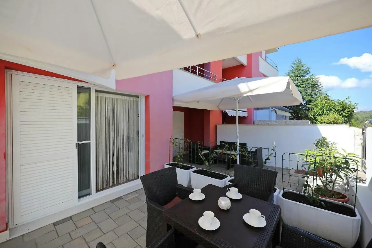 Villa Pino With Pool, Sauna & Jacuzzi