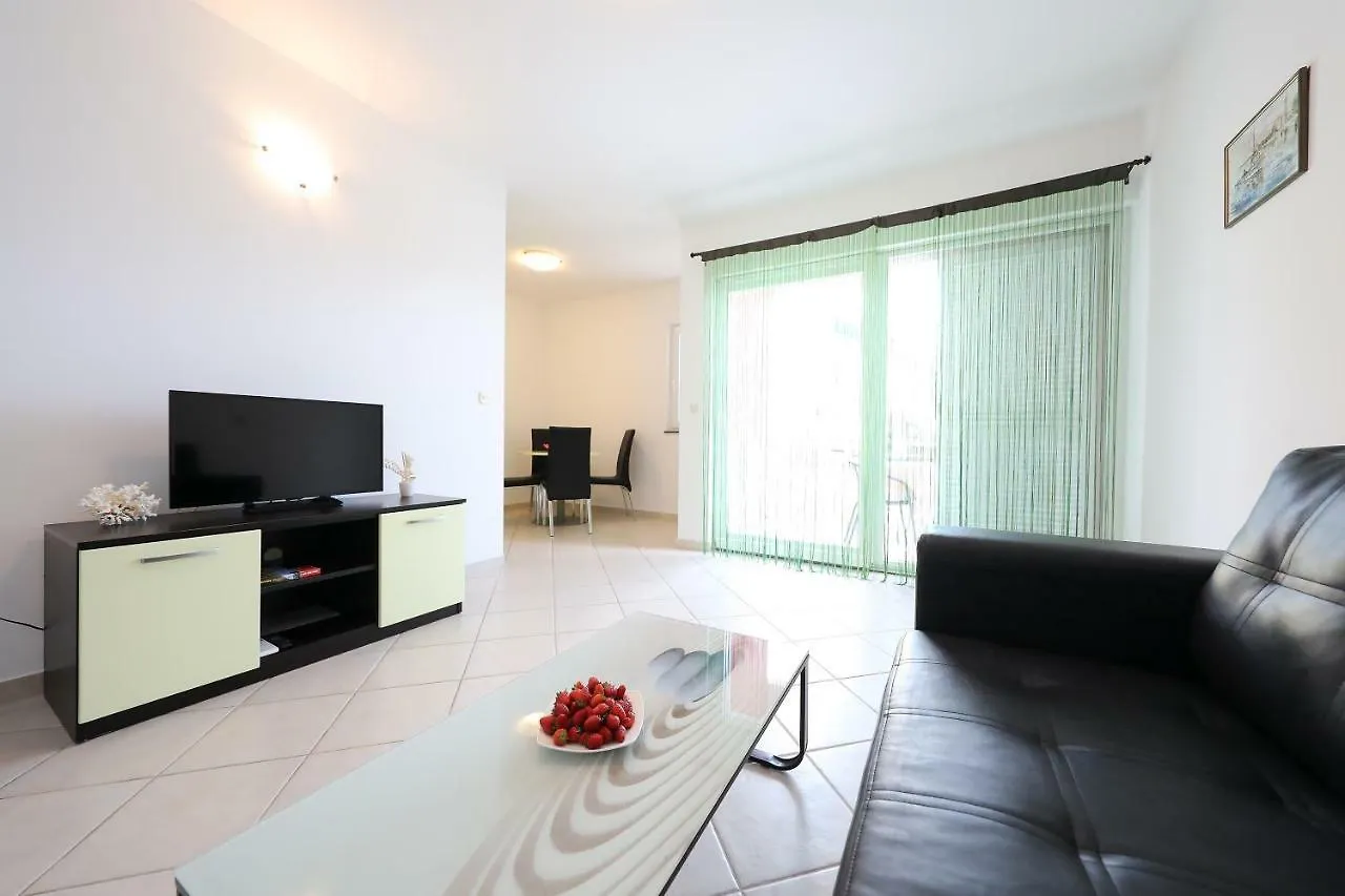 Apartmán Villa Pino With Pool, Sauna & Jacuzzi Petrcane
