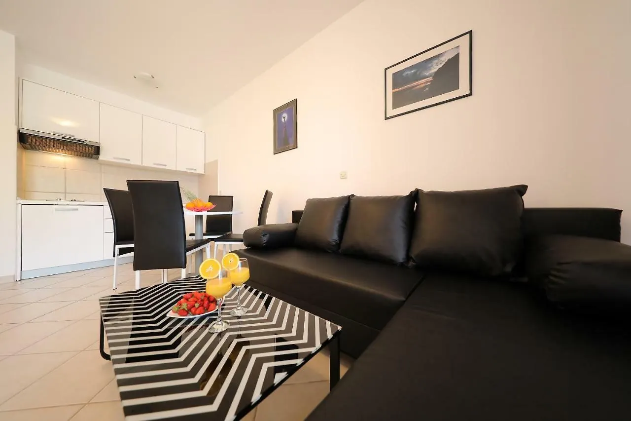 Apartmán Villa Pino With Pool, Sauna & Jacuzzi Petrcane
