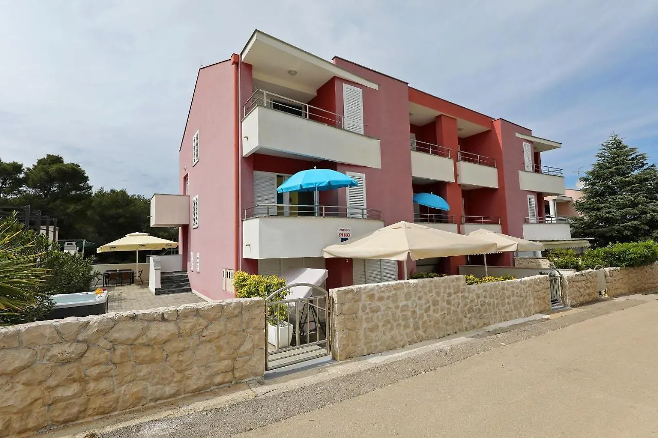 Villa Pino With Pool, Sauna & Jacuzzi Petrcane