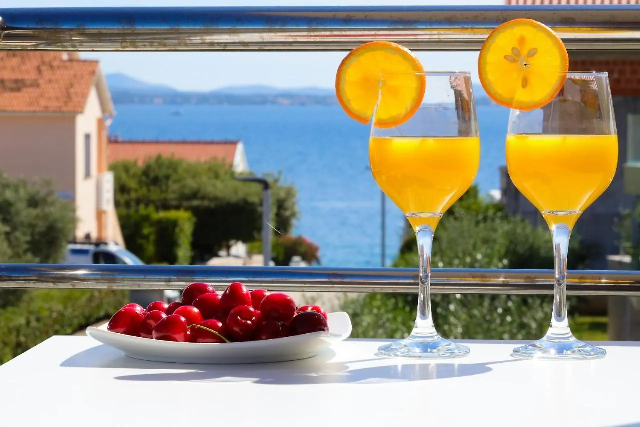 Apartment Villa Pino With Pool, Sauna & Jacuzzi