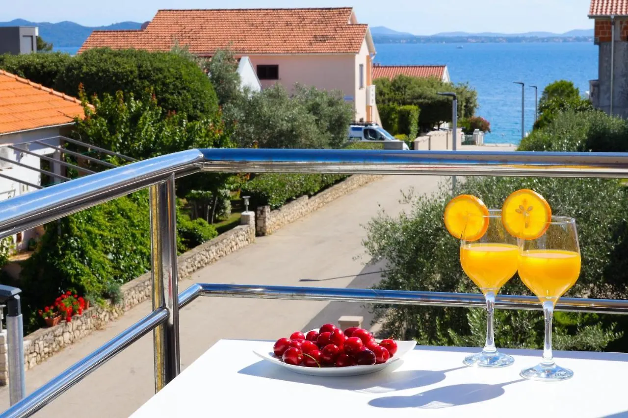Apartment Villa Pino With Pool, Sauna & Jacuzzi