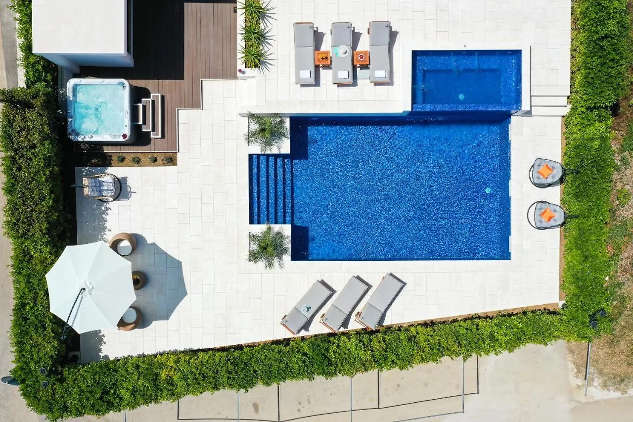 Villa Pino With Pool, Sauna & Jacuzzi Petrcane