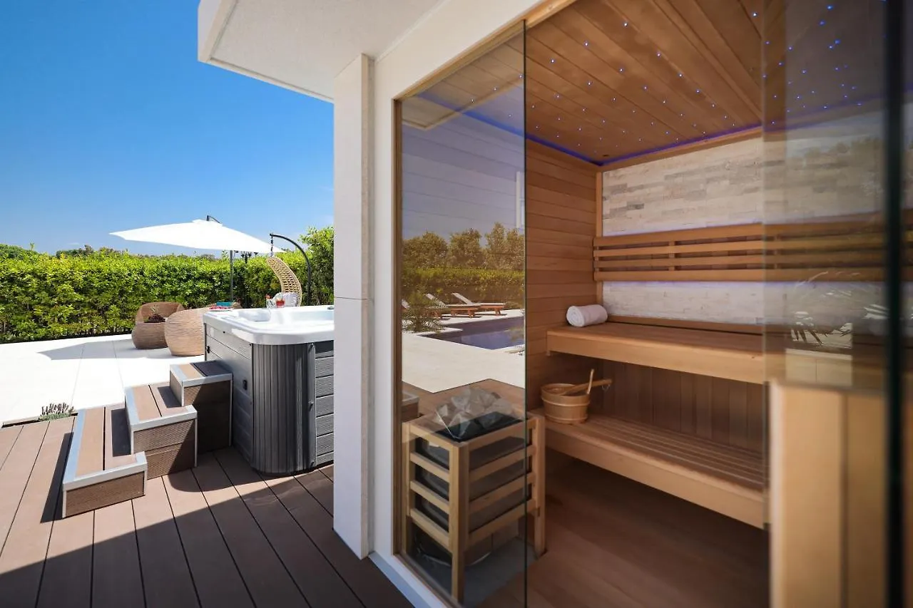 Apartment Villa Pino With Pool, Sauna & Jacuzzi