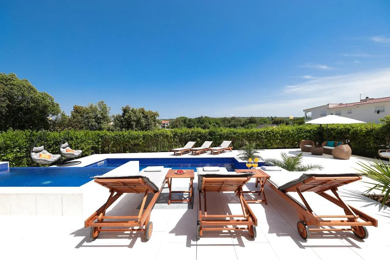 Apartment Villa Pino With Pool, Sauna & Jacuzzi Croatia